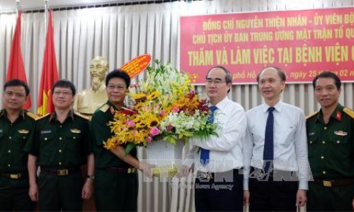 Đồng chí Nguyễn Thiện Nhân thăm, chúc mừng cán bộ, nhân viên y tế TP Hồ Chí Minh